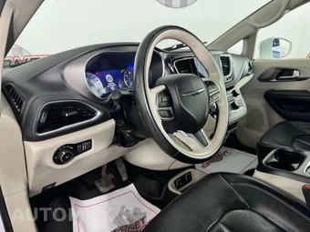 2019 Chrysler Pacifica Limited 121.6" WB - miniatura 10