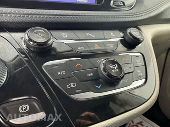 2019 Chrysler Pacifica Limited 121.6" WB - miniatura 23