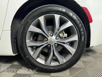 2019 Chrysler Pacifica Limited 121.6" WB - miniatura 50