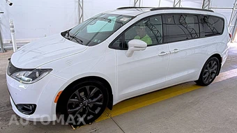 2019 Chrysler Pacifica Limited 121.6" WB