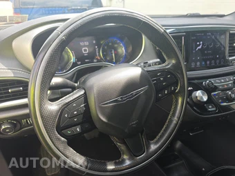 2019 Chrysler Pacifica Limited 121.6" WB - miniatura 10