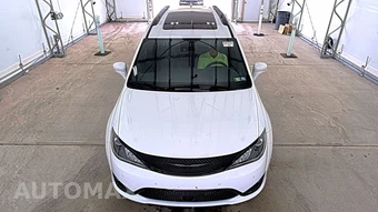 2019 Chrysler Pacifica Limited 121.6" WB - miniatura 2