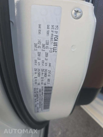 2019 Chrysler Pacifica Limited 121.6" WB - miniatura 2