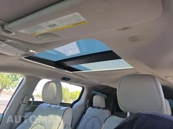 2019 Chrysler Pacifica Limited 121.6" WB – miniatura 8