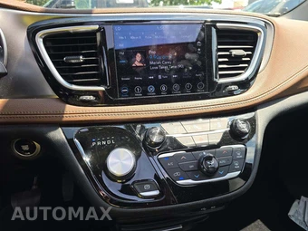 2019 Chrysler Pacifica Limited 121.6" WB - miniatura 10