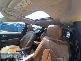 2019 Chrysler Pacifica Limited 121.6" WB - miniatura 11