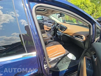 2019 Chrysler Pacifica Limited 121.6" WB - miniatura 19