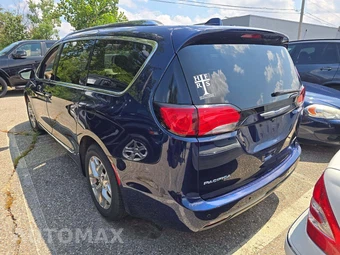 2019 Chrysler Pacifica Limited 121.6" WB - miniatura 2