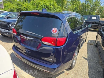 2019 Chrysler Pacifica Limited 121.6" WB - miniatura 3
