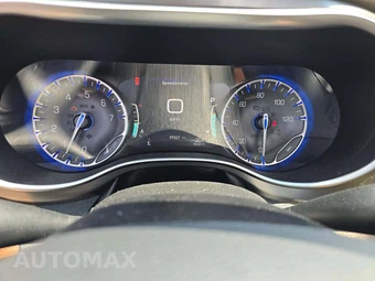 2019 Chrysler Pacifica Limited 121.6" WB - miniatura 9