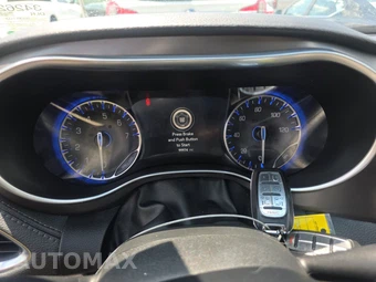 2019 Chrysler Pacifica Limited 121.6" WB - miniatura 12