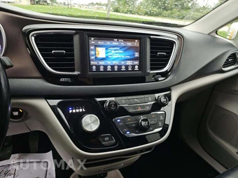 2019 Chrysler Pacifica Touring L 121.6" WB - miniatura 10