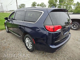 2019 Chrysler Pacifica Touring L 121.6" WB - miniatura 2