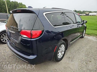 2019 Chrysler Pacifica Touring L 121.6" WB - miniatura 3