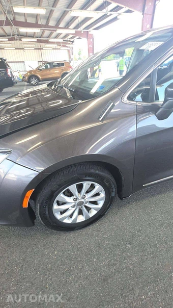 2019 Chrysler Pacifica Touring L 121.6" WB - miniatura 22