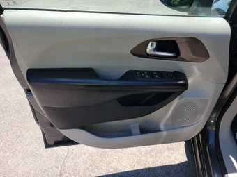 2019 Chrysler Pacifica Touring L 121.6" WB – miniatura 9