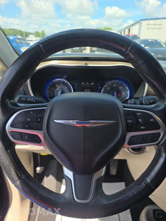2019 Chrysler Pacifica Touring L 121.6" WB - miniatura 10
