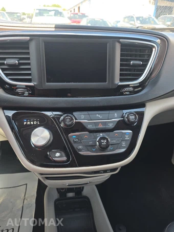 2019 Chrysler Pacifica Touring L 121.6" WB - miniatura 11