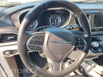 2019 Chrysler Pacifica Touring L 121.6" WB - miniatura 10