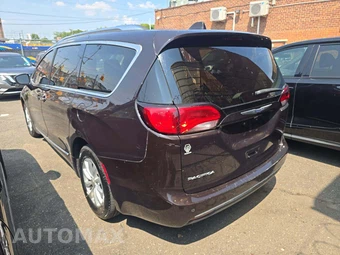2019 Chrysler Pacifica Touring L 121.6" WB - miniatura 2