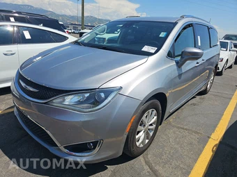2019 Chrysler Pacifica Touring L 121.6" WB