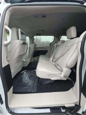 2019 Chrysler Pacifica Touring L Plus 121.6" WB - miniatura 14