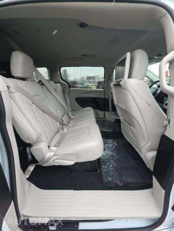 2019 Chrysler Pacifica Touring L Plus 121.6" WB - miniatura 18