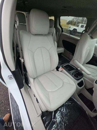2019 Chrysler Pacifica Touring L Plus 121.6" WB - miniatura 20