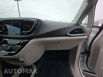 2019 Chrysler Pacifica Touring L Plus 121.6" WB - miniatura 21