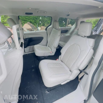 2019 Chrysler Pacifica Touring L Plus 121.6" WB - miniatura 16