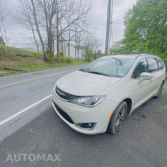 2019 Chrysler Pacifica Touring L Plus 121.6" WB - miniatura 2