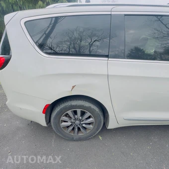 2019 Chrysler Pacifica Touring L Plus 121.6" WB - miniatura 6