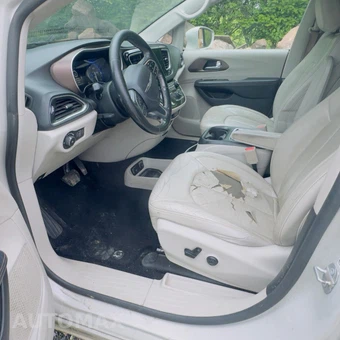 2019 Chrysler Pacifica Touring L Plus 121.6" WB - miniatura 9