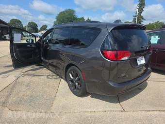 2019 Chrysler Pacifica Touring L Plus 121.6" WB - miniatura 2