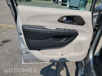2019 Chrysler Pacifica Touring L Plus 121.6" WB - miniatura 9