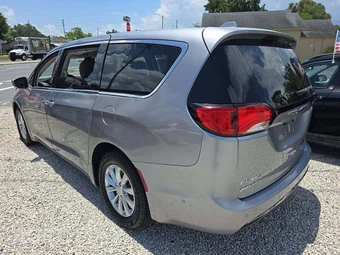 2019 Chrysler Pacifica Touring Plus 121.6" WB – miniatura 2