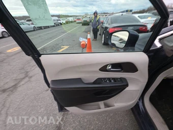 2019 Chrysler Pacifica Touring Plus 121.6" WB – miniatura 9