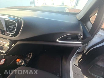 2019 Chrysler Pacifica Touring Plus 121.6" WB - miniatura 17