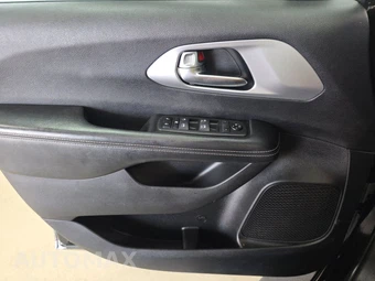 2019 Chrysler Pacifica Touring Plus 121.6" WB - miniatura 9