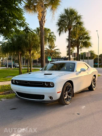 2019 Dodge Challenger SXT - miniatura 18
