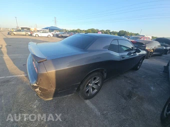 2019 Dodge Challenger SXT - miniatura 4