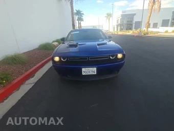 2019 Dodge Challenger SXT – miniatura 2