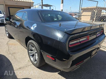 2019 Dodge Challenger SXT – miniatura 2