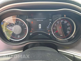 2019 Dodge Challenger SXT - miniatura 9