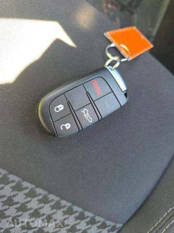 2019 Dodge Challenger SXT – miniatura 9