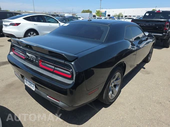 2019 Dodge Challenger SXT - miniatura 4