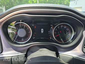 2019 Dodge Challenger SXT – miniatura 6