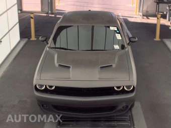 2019 Dodge Challenger SXT - miniatura 2