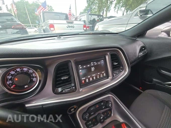 2019 Dodge Challenger SXT – miniatura 10