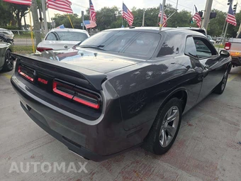 2019 Dodge Challenger SXT – miniatura 3
